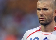 爱游戏在线-当时间尽头两种孤独相遇，F1狂飙之夜的王者之心，与哈登封神夜的孤胆绝唱