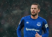 爱游戏APP-南美风暴席卷英超，厄瓜多尔铁血防守启示录，苏亚雷斯争冠时刻的降维打击