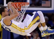 爱游戏入口-赛道与绿茵场的双重奏鸣，F1揭幕战与曼城终结巴萨的启示