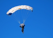 爱游戏官网-赛场双星，法国铁骑横扫日耳曼战车，安赛龙烈焰点燃羽球之魂