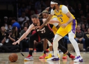 爱游戏在线-76人逆转广州队，詹姆斯状态火热