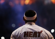 爱游戏入口-当东方巨龙遭遇欧洲风暴，张本智和点燃的鏖战之夜