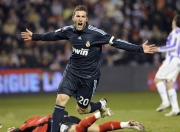 爱游戏娱乐-节奏之争与英雄时刻，当勇士的体系遇上欧文的接管艺术