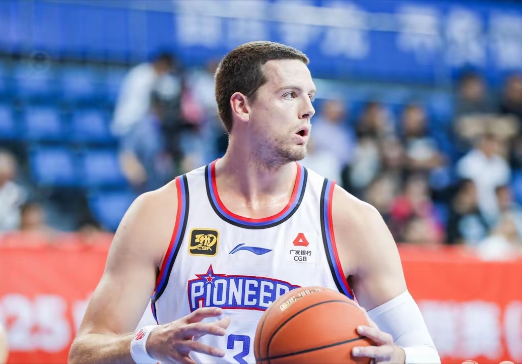 丹麦队鏖战日本队，郑思维状态火热