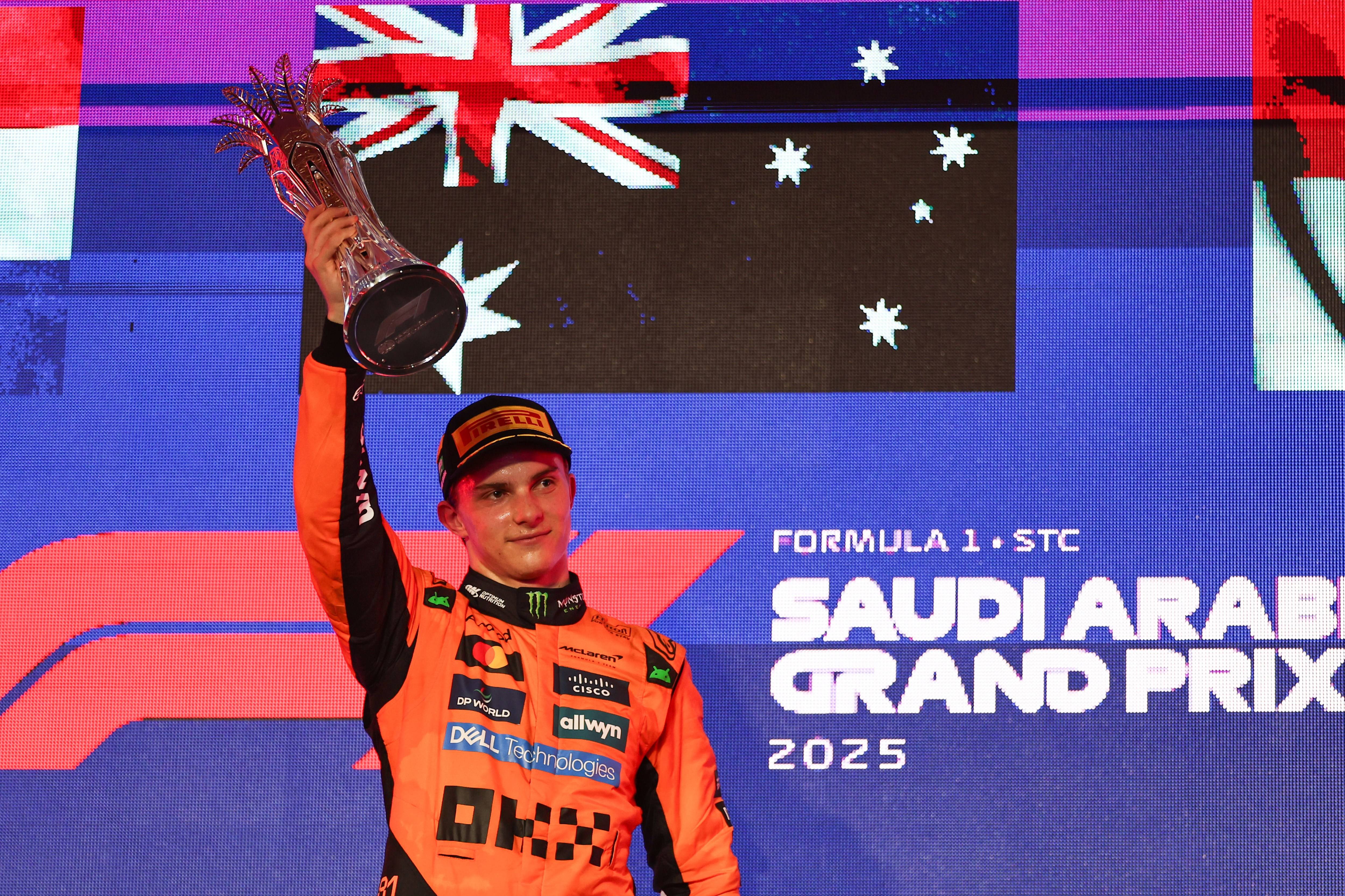 红牛车队鏖战阿斯顿马丁，拉塞尔扛起全队