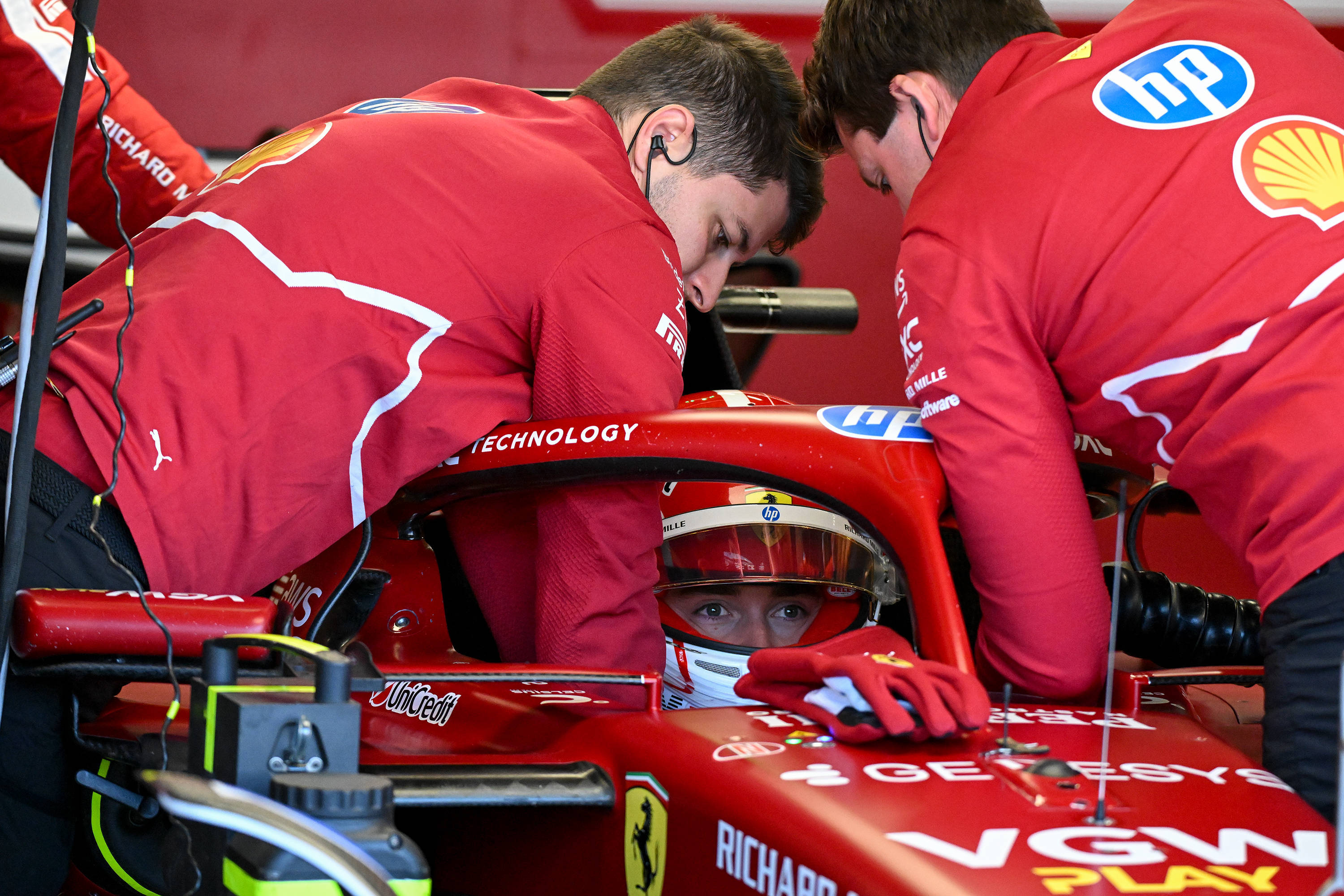 红牛车队力克梅赛德斯,拉塞尔带队取胜 红牛车队力克梅赛德斯,拉塞尔带队取胜