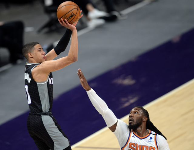 深圳队险胜公牛,保罗扛起全队 深圳队险胜公牛,保罗扛起全队