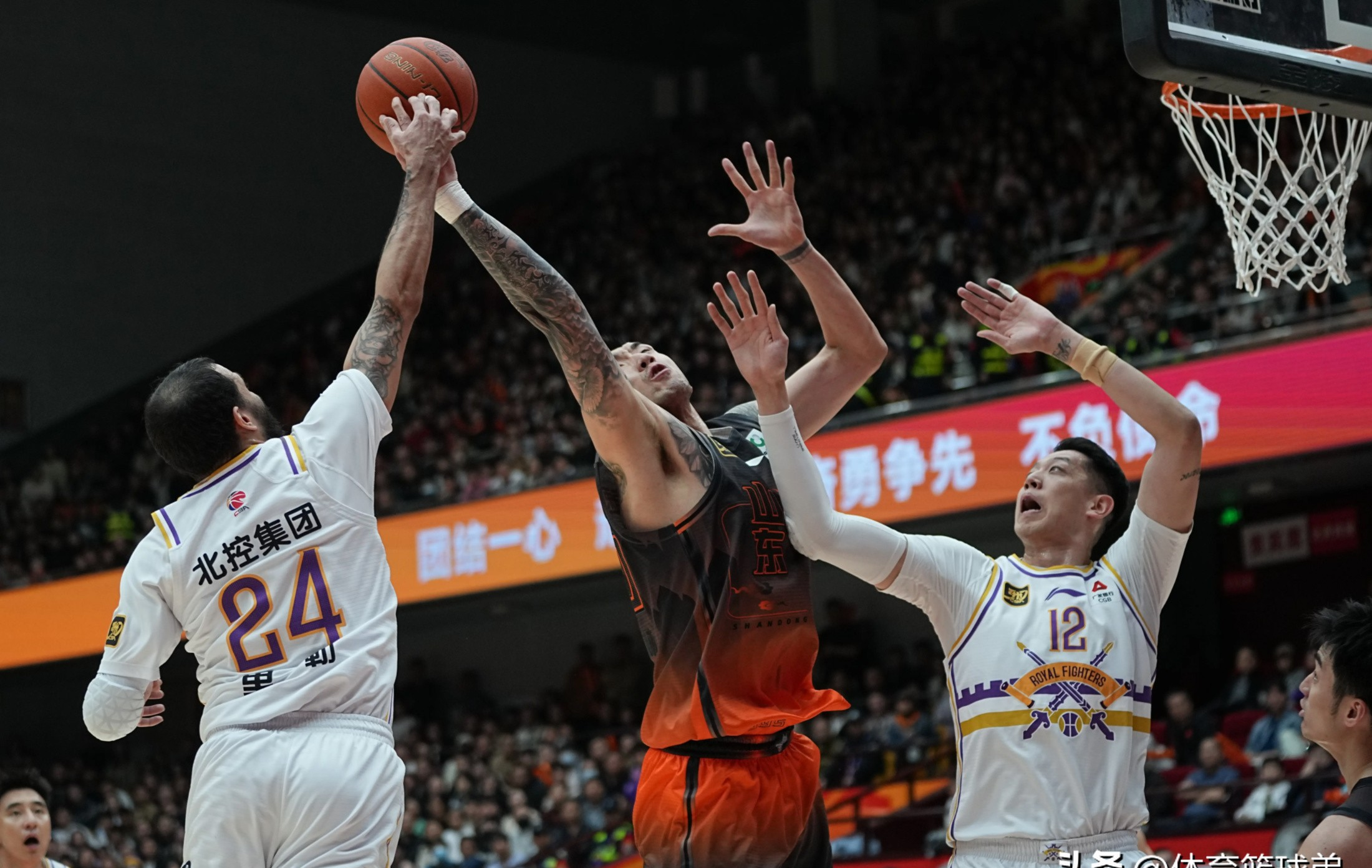 山东队翻盘快船，范弗利特扛起全队