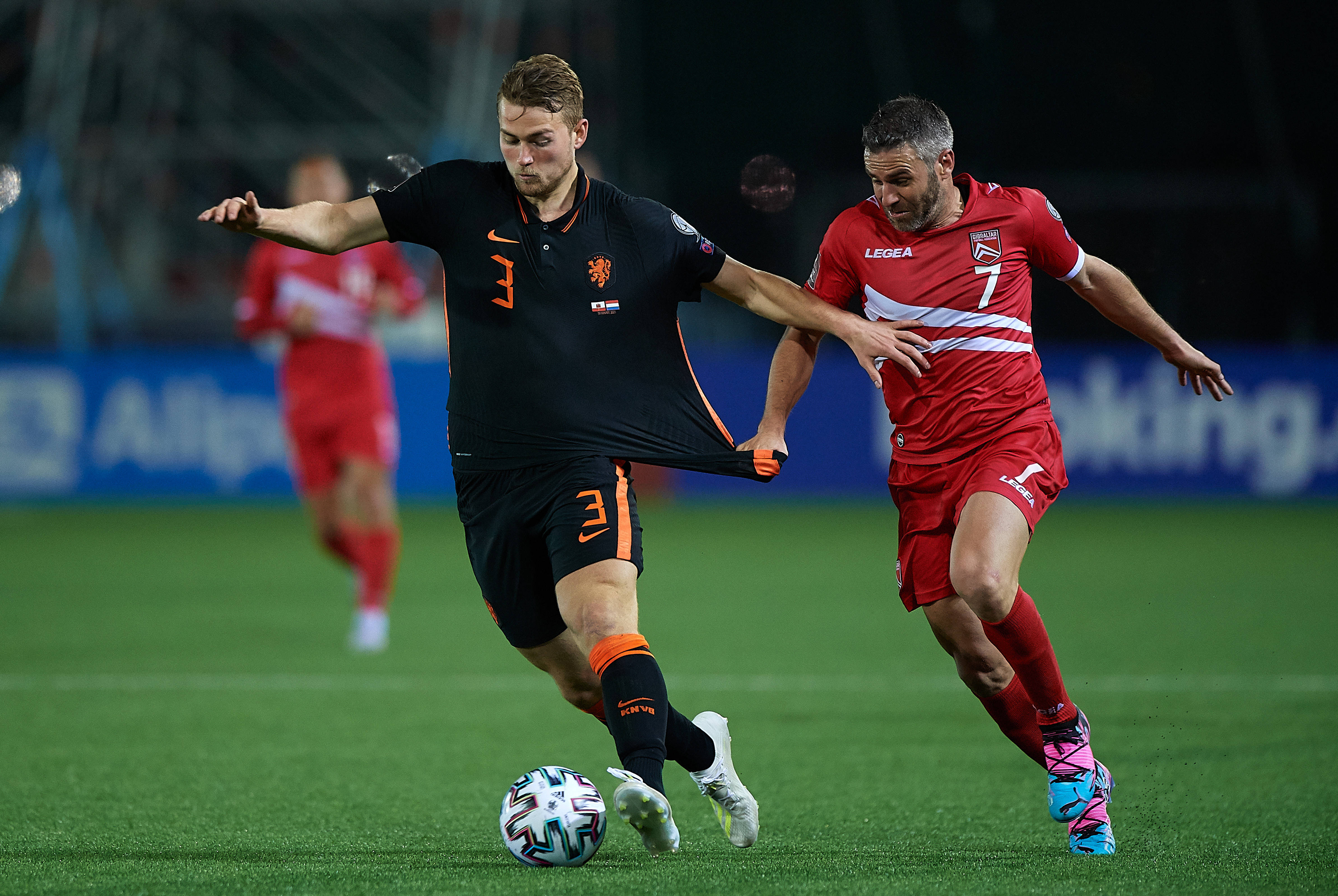 乌拉圭力克秘鲁，梅西三分雨点燃全场