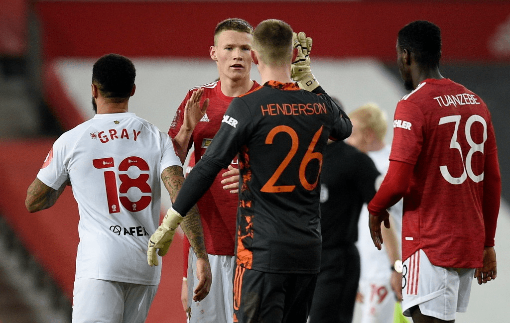 曼联客场击败沃特福德,重返前四 曼联客场击败沃特福德,重返前四