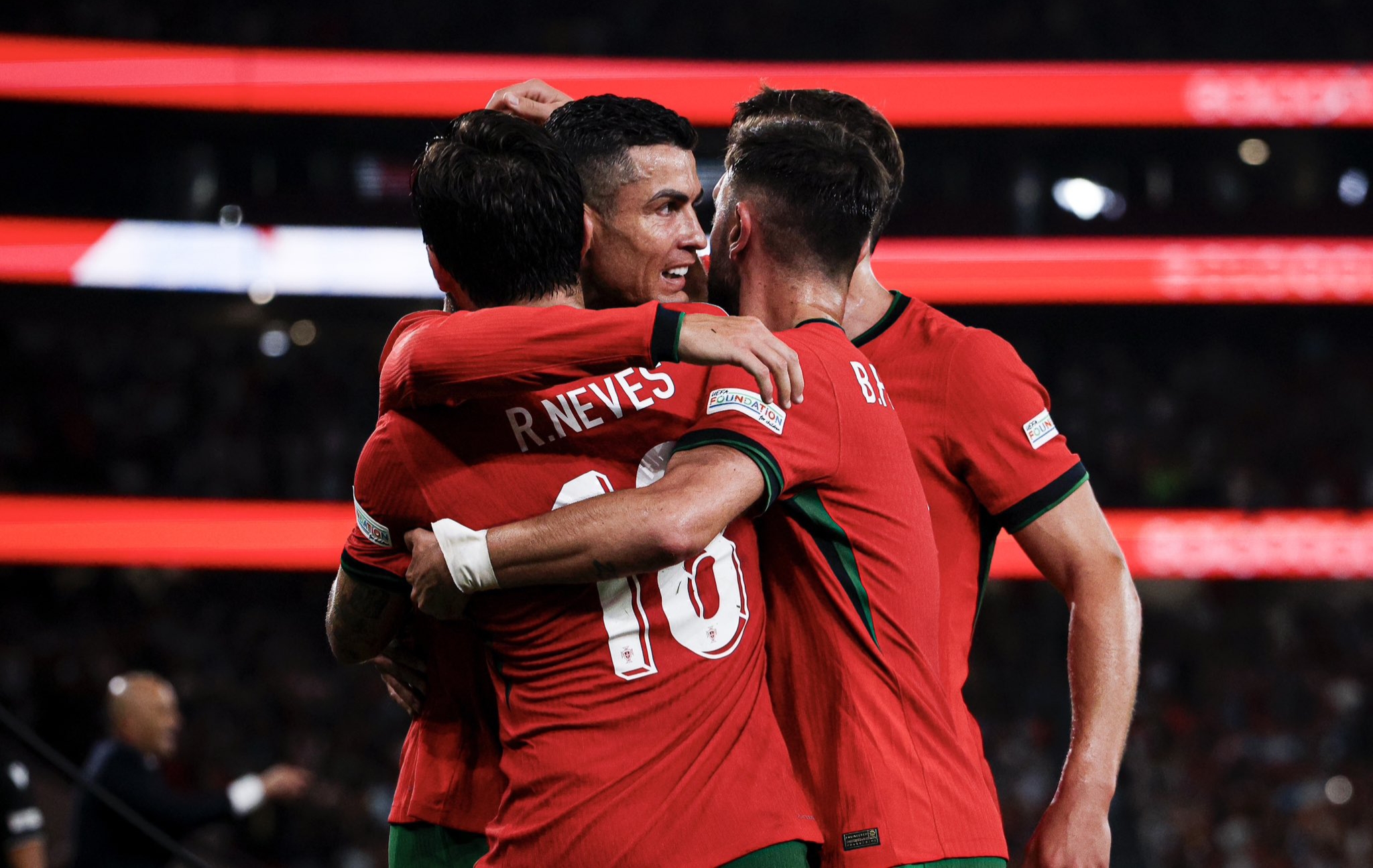 波兰逆转克罗地亚，C罗扛起全队