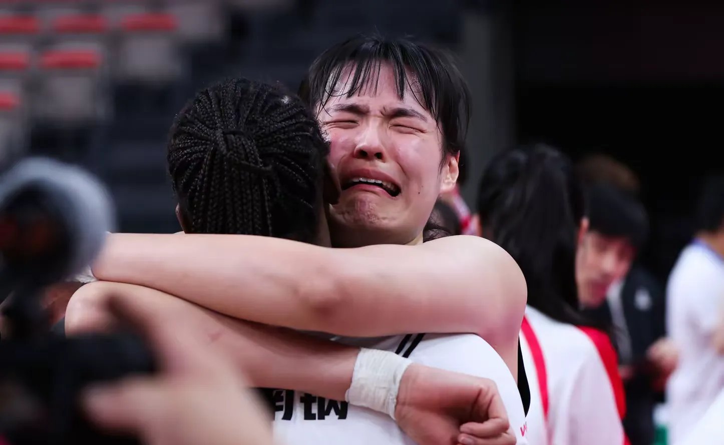 山西队主场逆转对手,球员赛后感动落泪 山西队主场逆转对手,球员赛后感动落泪