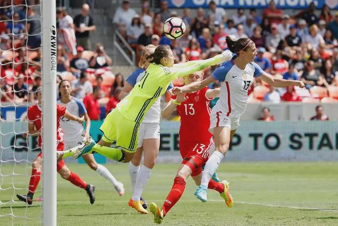 加拿大女足战术调整取得胜利