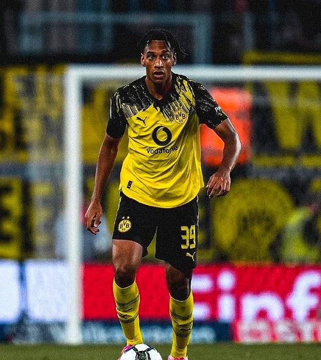 多特蒙德大将突发伤情，球队迎来挑战