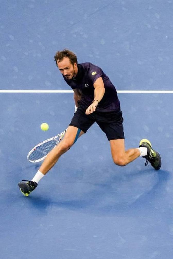 世界网球队爆冷意大利网球队，梅德韦杰夫关键制胜