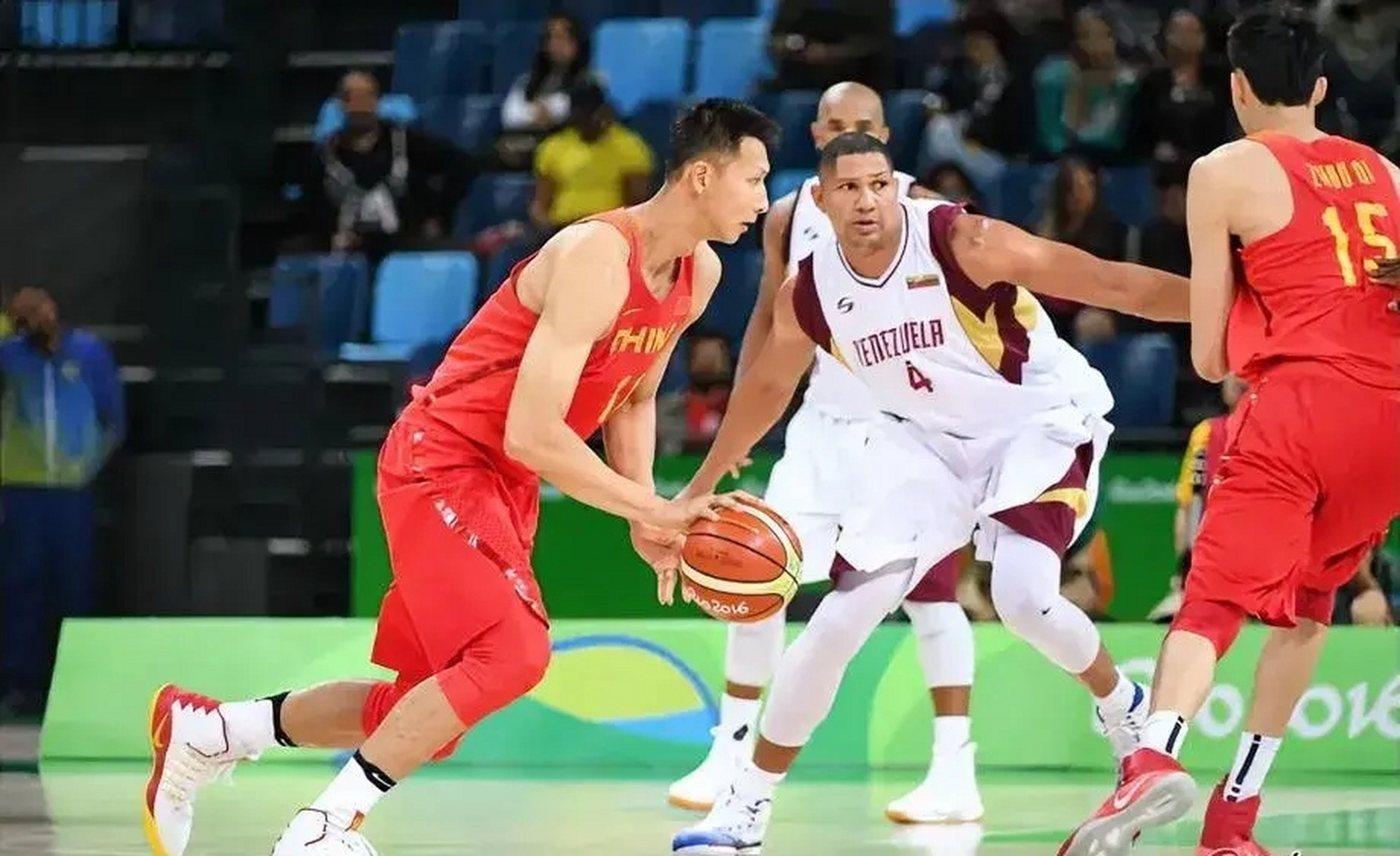 球队教练组对战术进行调整，期待新突破